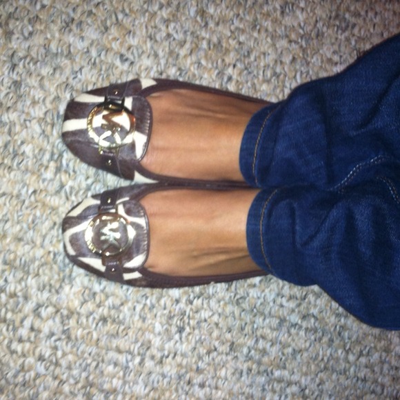 Giraffe print flats