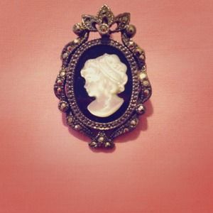Gorgeous Cameo Necklace Charm/Pendent .