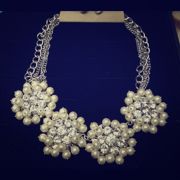 Romantic pearl clustered statement necklace