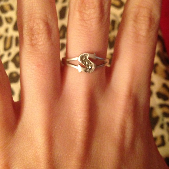 REDUCED! Vintage S sterling silver ring.