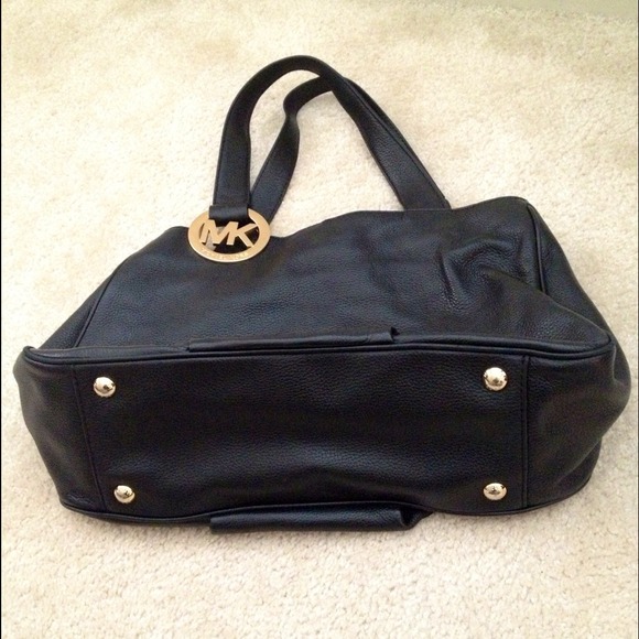 💥SOLD💥. Michael Kors black leather shoulder bag - Picture 2 of 4
