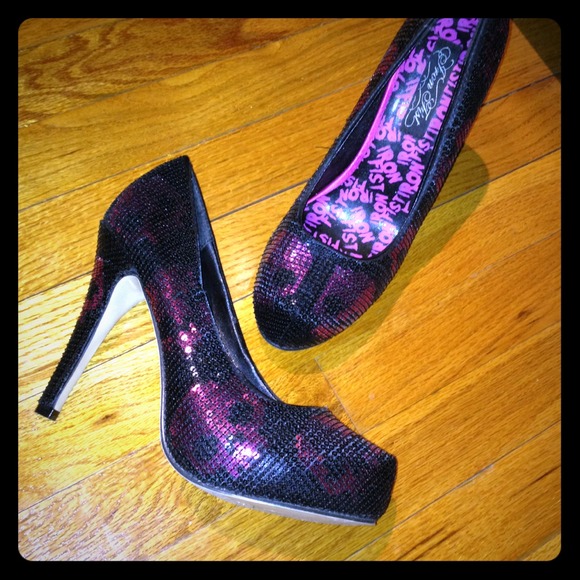 ❌Sold❌Black satin sequin with pink sequin skulls 8