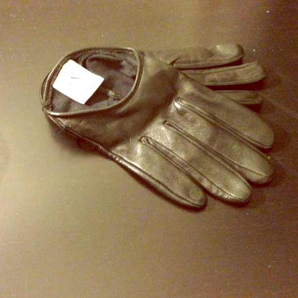 Driving gloves