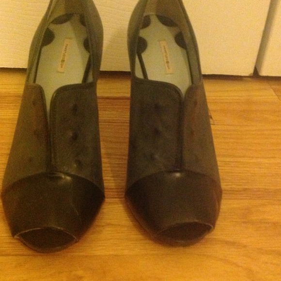 Max studio grey and black high heels 7.5