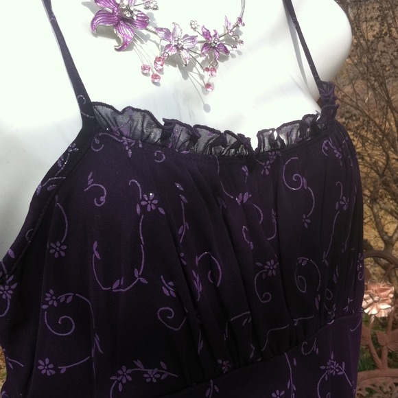 HPPurple plum  dress with glittery swirl/flower - Picture 2 of 4