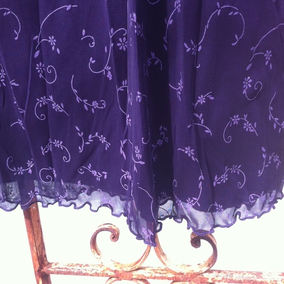 HPPurple plum  dress with glittery swirl/flower - Picture 3 of 4