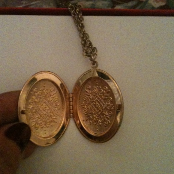 Ornate Picture Locket - Picture 2 of 3