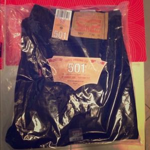 *RESERVED for oliv3tr33* $25 Brand new Levi's