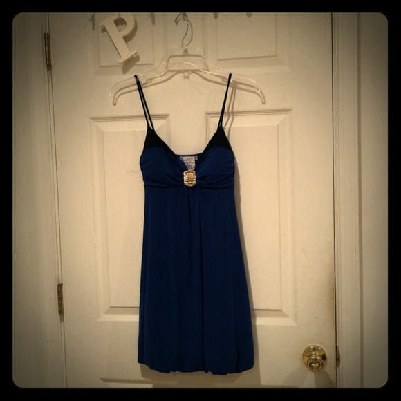Love this dress wore it new yrs !