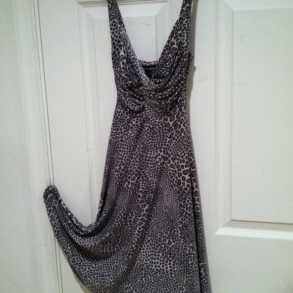 Cute party dress .. - Picture 2 of 3
