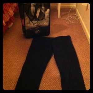 Lululemon black crops with bag