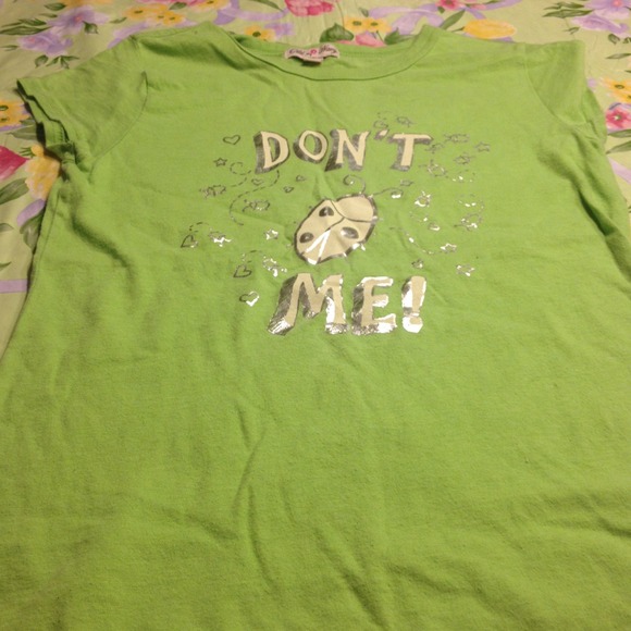 🎉SOLD🎉 Green "don't bug me" tee