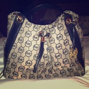 Michael Kors Purse. $50.00 discount for PayPal.