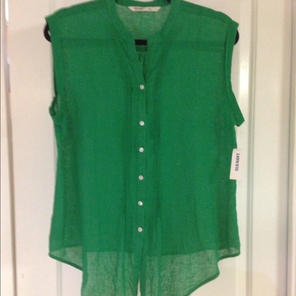 ❌❌❌sold ❌❌❌❌Kelly green button down ahirt