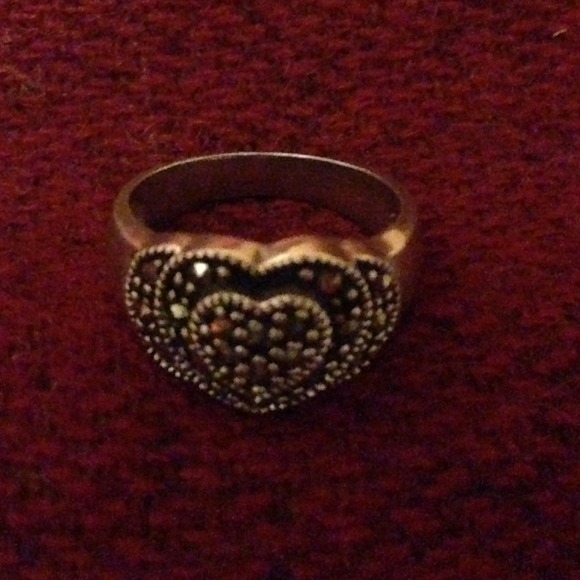 GENUINE MARCASITE STERLING SILVER HEART RING - Picture 2 of 3