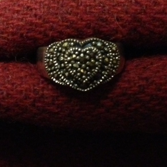 GENUINE MARCASITE STERLING SILVER HEART RING - Picture 3 of 3