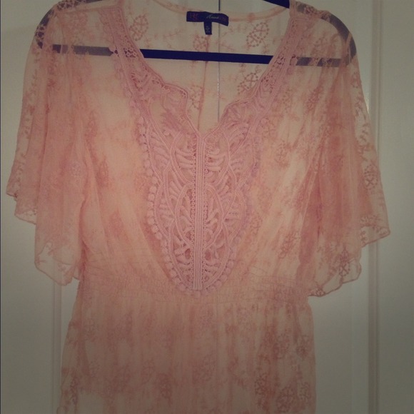 ❌❌❌SOLD ❌❌❌Peach lace top