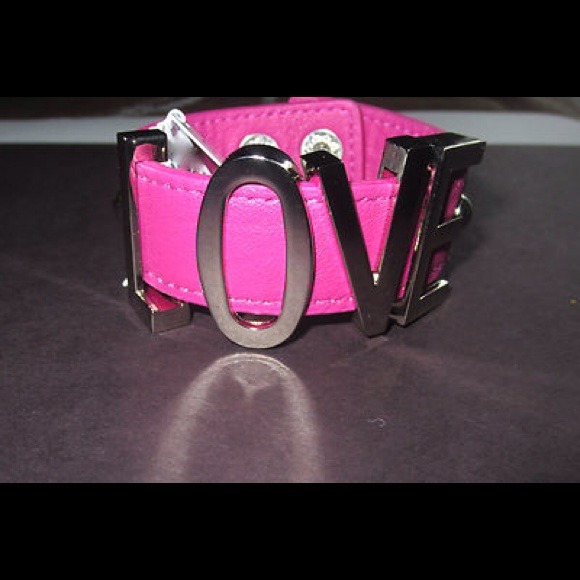 ❌❌SOLD❌❌BCBG "LOVE" affirmation bracelet - Picture 2 of 3