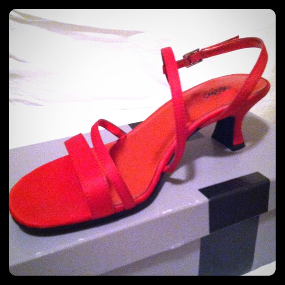 Red low heel pumps by Mossimo