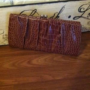 Reddish brown clutch