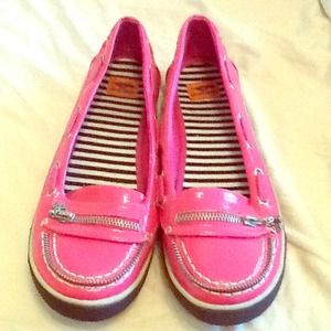 Never worn size 9!!! Soo cute!