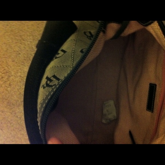 REDUCED Used Authentic Dooney & Bourke Handbag. LG - Picture 3 of 4