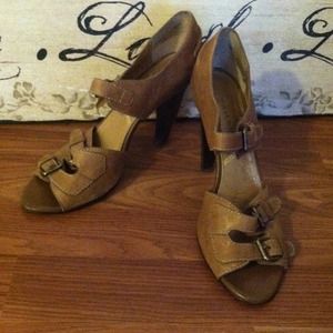 Brown Tahari sandals