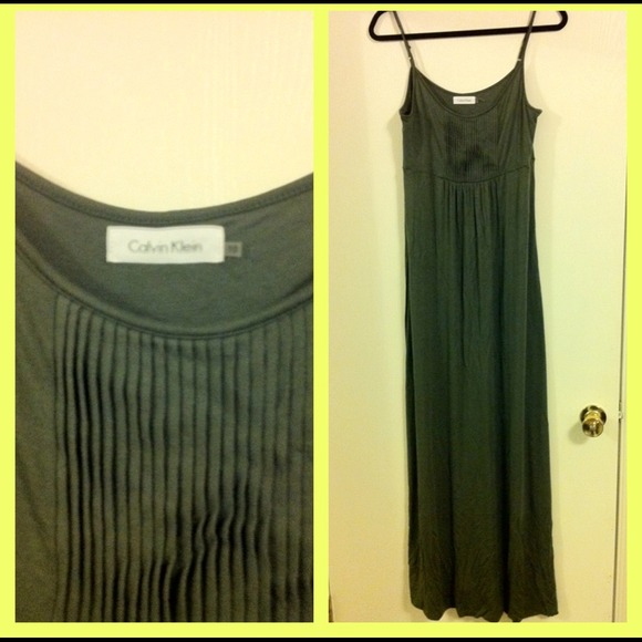 Calvin Klein Maxi. Khaki Green. Light wear