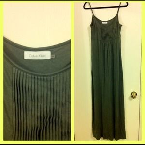 Calvin Klein Maxi. Khaki Green. Light wear