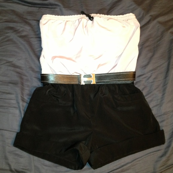 ✨SOLD✨ Stella&Jamie lavender/black romper nwot