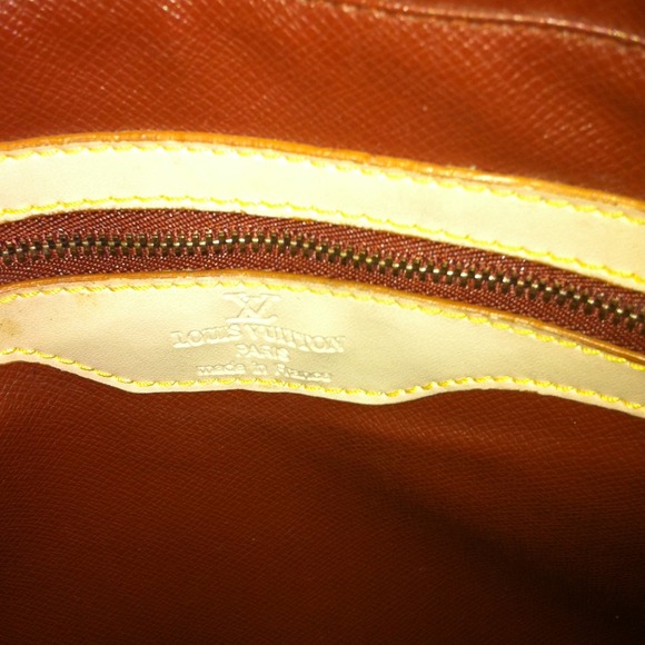 AUTHENTIC Louis Vuitton purse - Picture 3 of 4