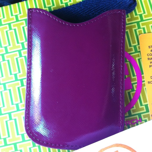 ❌SOLD❌Tory Burch Robinson Media (iPhone) Sleeve - Picture 3 of 4