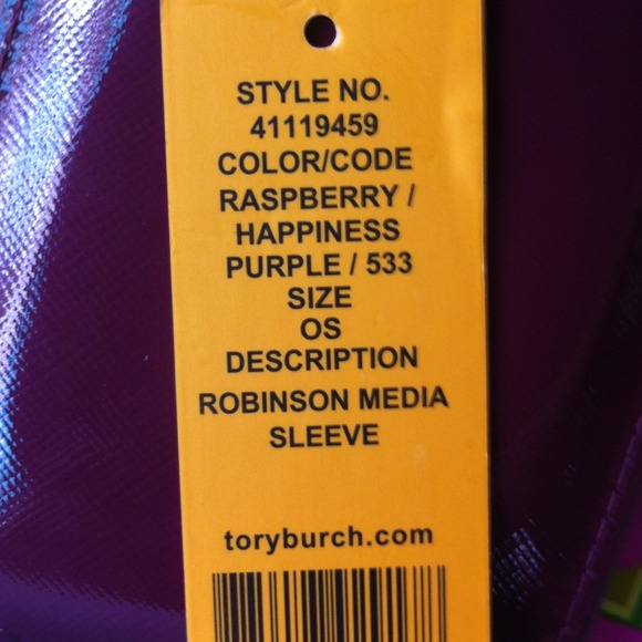 ❌SOLD❌Tory Burch Robinson Media (iPhone) Sleeve - Picture 4 of 4
