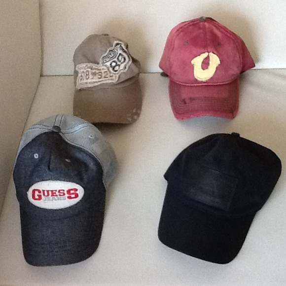 SOLD!!! In bundle to Minniefash "3" hats