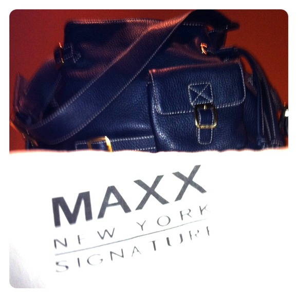 MAXX NEW YORK SIGNATURE Shoulder Bag