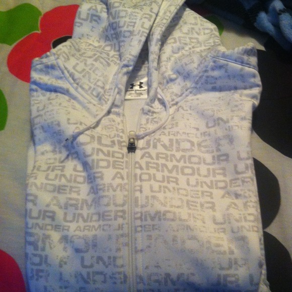 White under armour sweatshirt