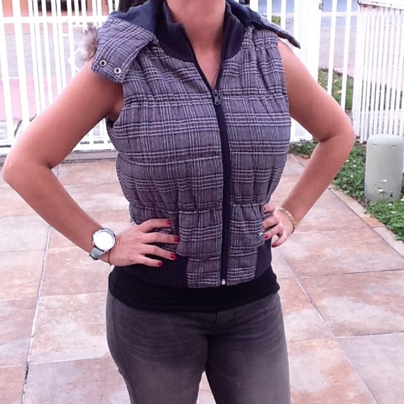 Bundle for ChristinebarryGuess Authentic Vest