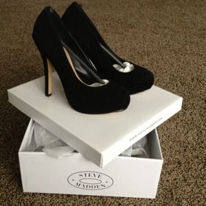 Brand New Steve Madden Black Suede Pumps Size 6!!!