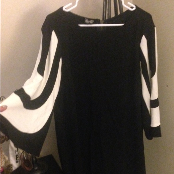 Price drop!!!!!    Black shift dress.