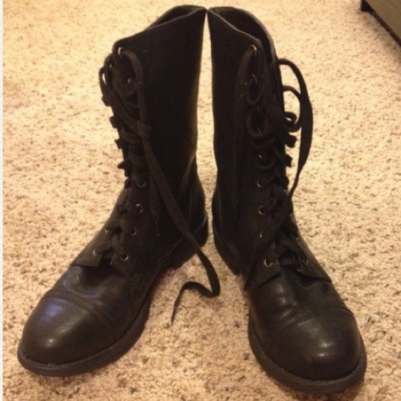 ✋SOLD--Black Combat boots