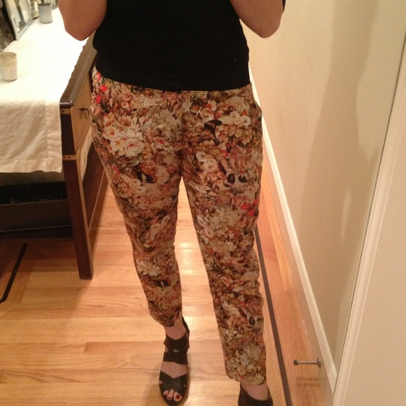 *****SOLD**** Zara neutral print pants