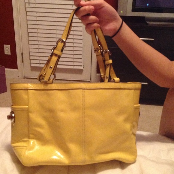 Authentic Coach handbag! - Picture 2 of 4