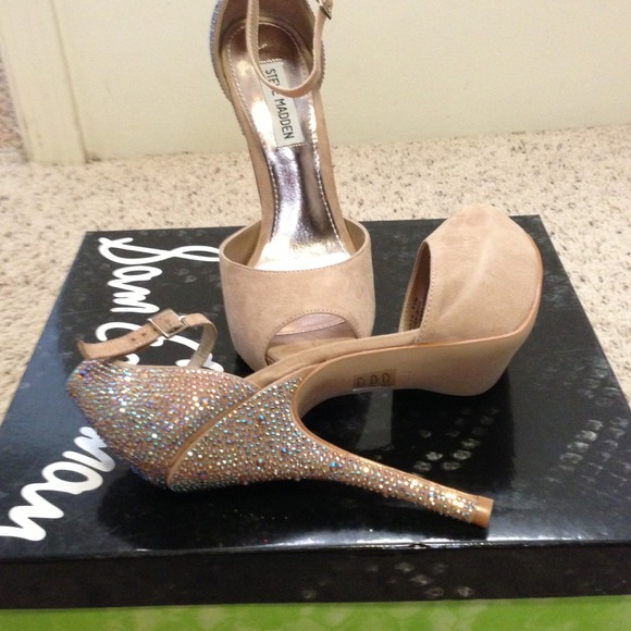 Steve Madden nude suede bling peep toe