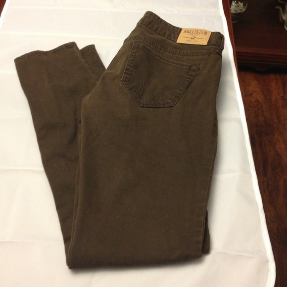 Hollister Super Skinny  Ankle jeans in brown.