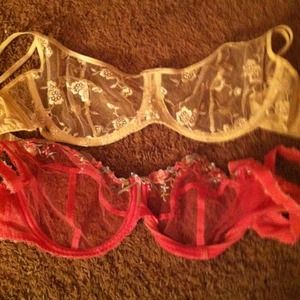 2 like new Victoria Secrets bras