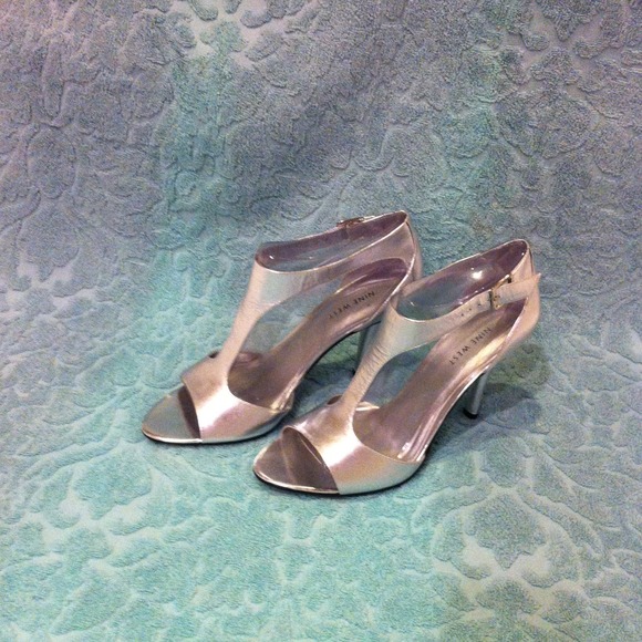 Metallic silver t strap