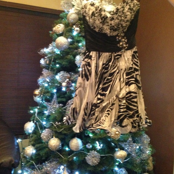 Reserved!!! An elegant AUTHENTIC Jovani dress.