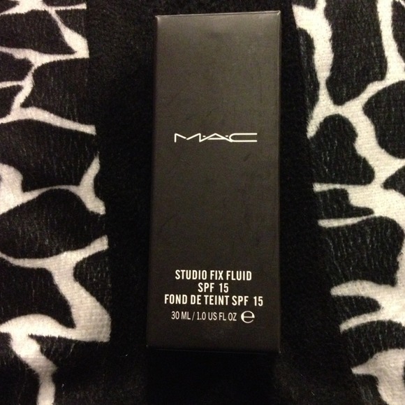 💢💢ON RESERVE TiL FRiDAY💢💢 liquid foundation<3