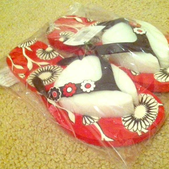 NEW Vera Bradley Flip-Flops in ''Deco Daisy''
