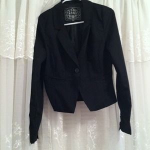 Cropped blazer